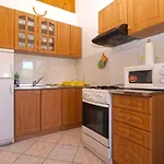 Apartments Mladen 1588
