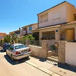Apartments Mladen 1588