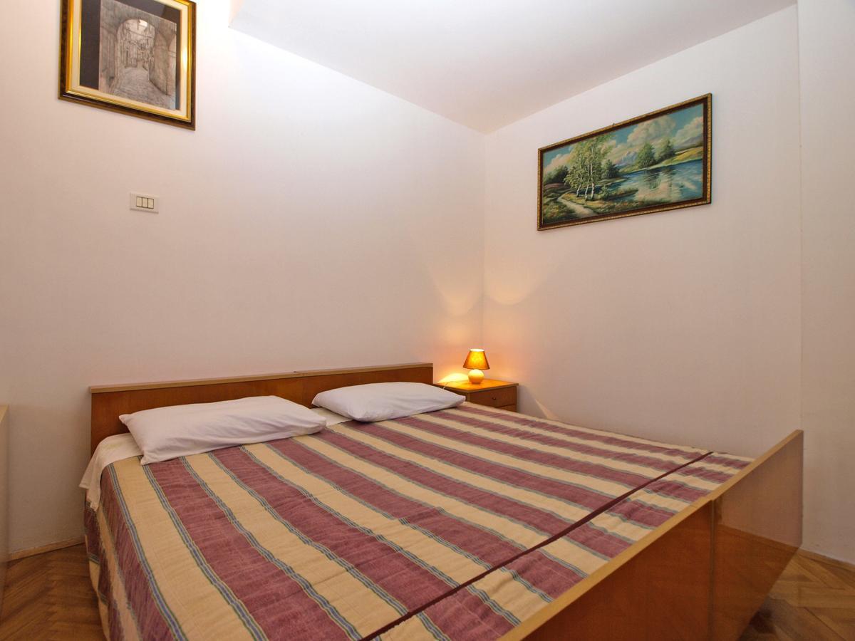 Apartment Mladen 1588 *