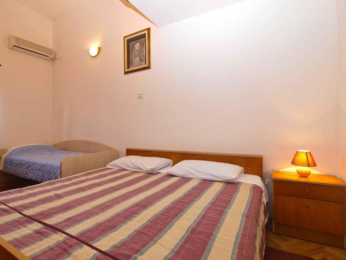 Apartment Mladen 1588 *