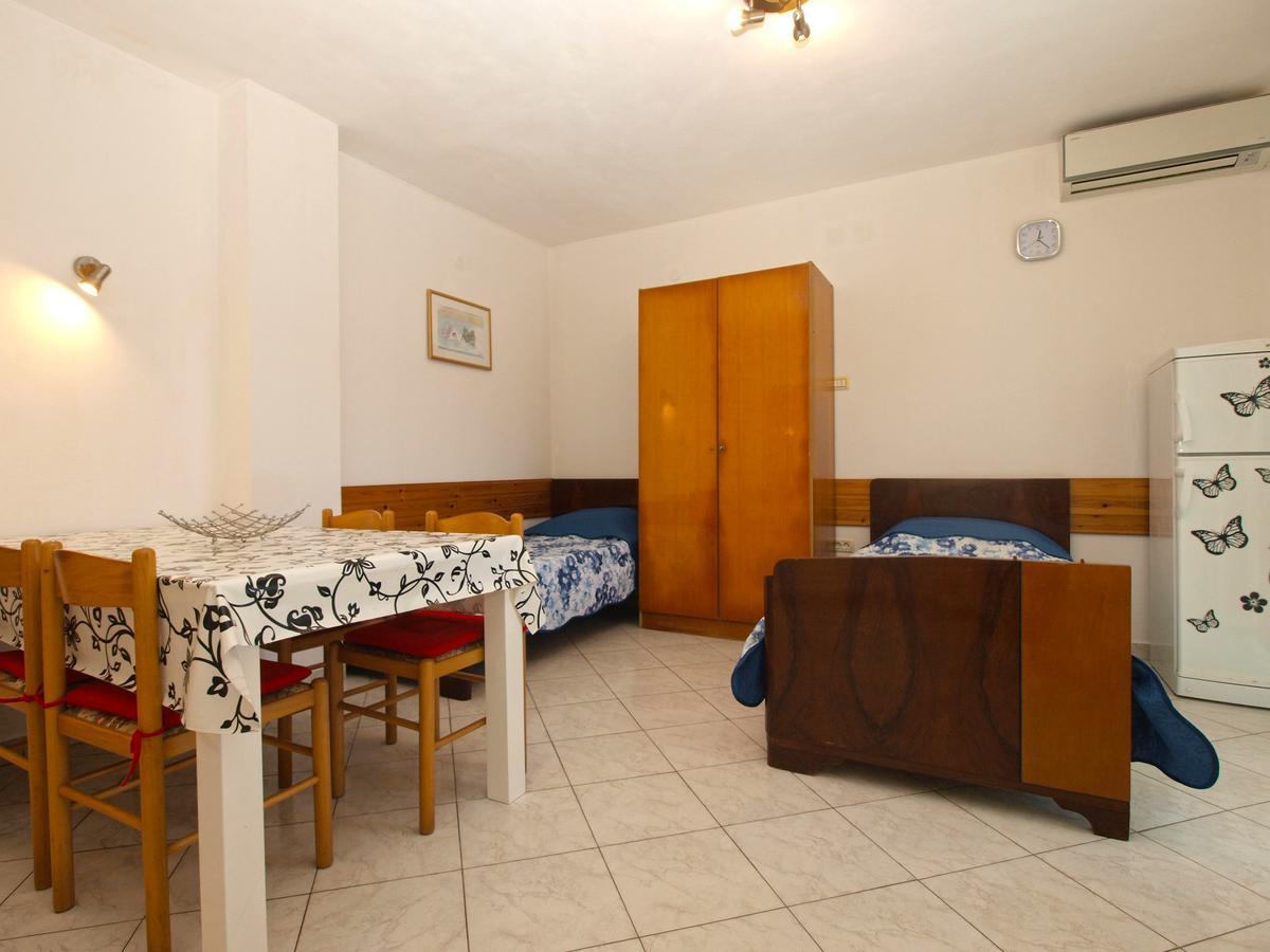 Apartment Mladen 1588 Pula