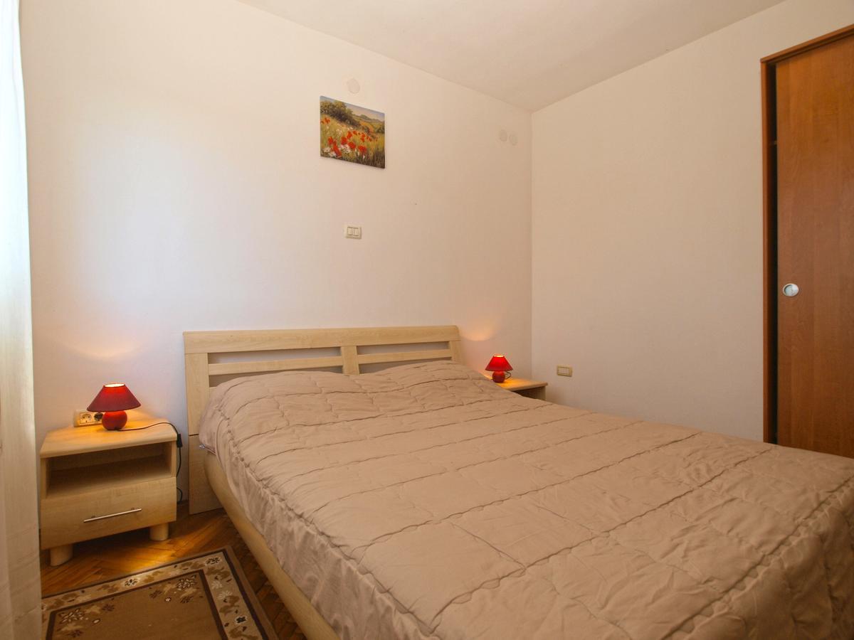 Apartment Mladen 1588